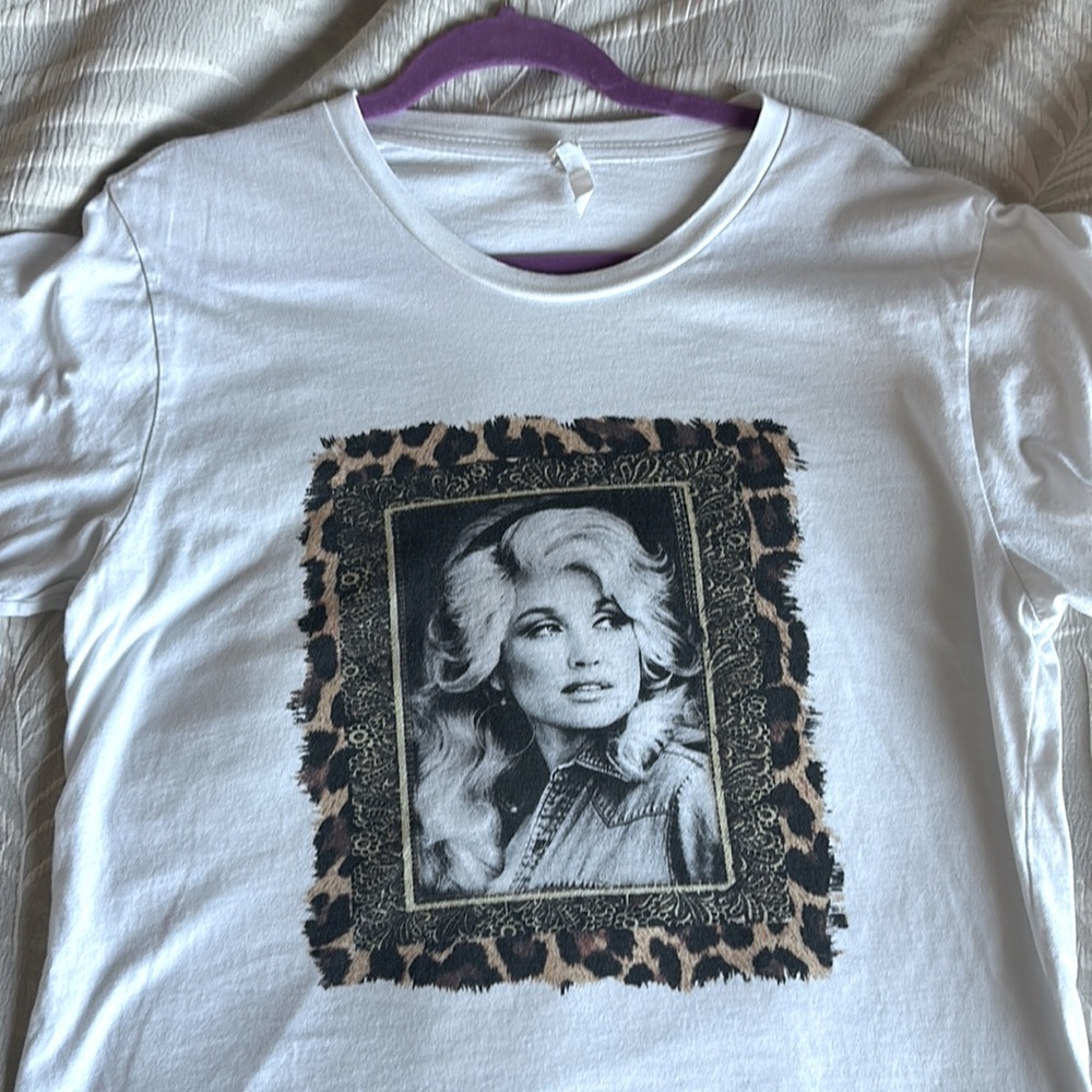 Dolly Parton graphic tshirt, size Medium